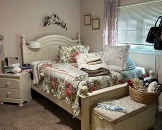 Ashley furniture Queen bedroom set
Queen bed with wood rails, side table, dresser, and dresser with mirror