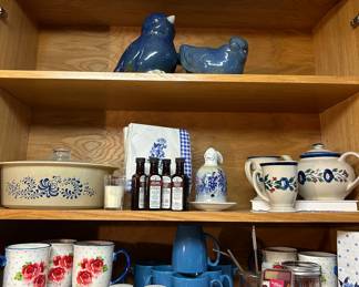 Pioneer woman, vintage Pyrex casserole dish with lid