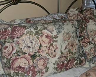 upper level, end of hallway, left bedroom, 2 shams, comforter and bedskit, great condition. cottage core cabbage rose