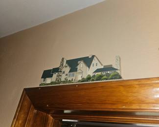 All cat's meow ledge will be on a table