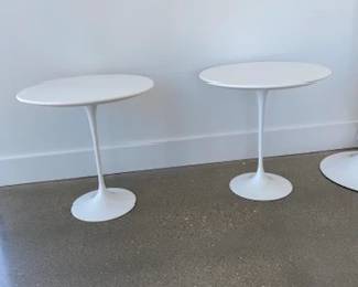 Saarinen Side Table, Round designed by Eero Saarinenen. DWR retail price: $895.00.  Dimensions: 20 "x 20" x 20". This is the authentic Pedestal Table by Knoll; it’s stamped with the KnollStudio logo and Eero Saarinen’s signature. 
This is an authentic Knoll Saarinen Table.
Sturdy, cast-aluminum base.
Distinct sculptural base inspired by a drop of liquid.
A timeless modern classic in continuous production since 1956.