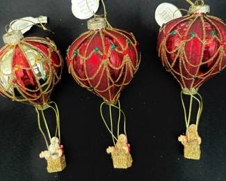 Santa’s hot air balloon balloons ornaments