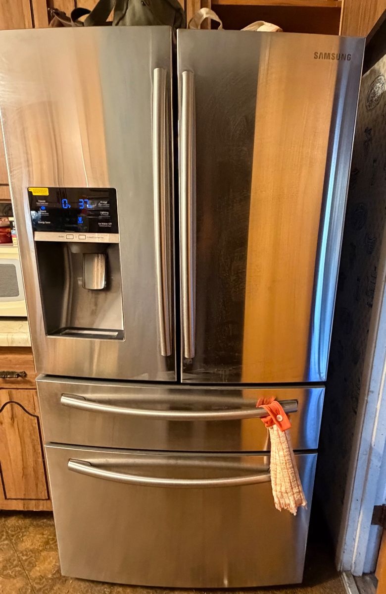 SAMSUNG 28 CU FT. Stainless 4 door French door refrigerator