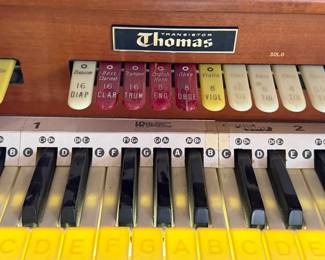 Beautiful Vintage Thomas electric organ