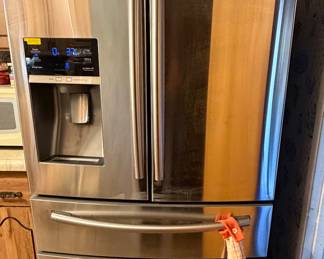 SAMSUNG 28 CU FT. Stainless 4 door French door refrigerator 