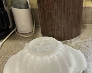 Vintage jello Tupperware