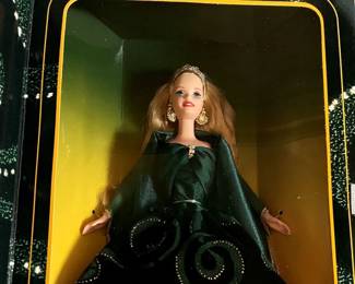 Society Style Collection
Sapphire Dreams
Radiant Rose
Emerald Enchantment