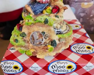 Enesco Mary's Moo Moos Musical Lionel Train