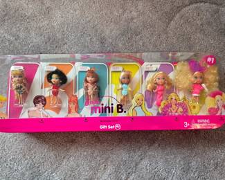 Mini Mattel Barbie Gift Set
1959 thru 1986 - Adorable!!