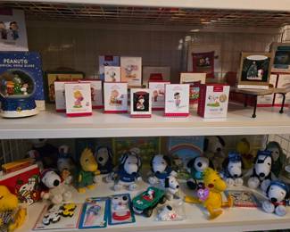 Lots of great Peanuts/Snoopy Collectibles