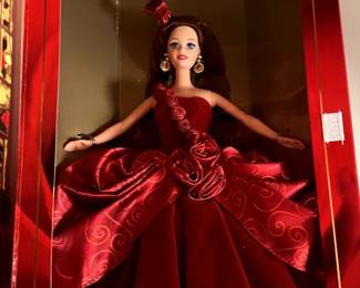 Society Style Collection
Sapphire Dreams
Radiant Rose
Emerald Enchantment