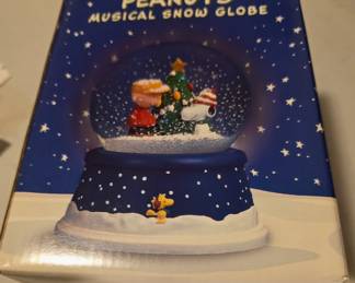 50th Anniversary Peanuts Musical Snowglobe