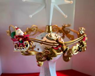 2014 Hallmark Here Comes Santa Claus! Tree Topper with remote