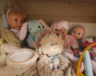 Great selection of nice plush clean well taken care of doll and plush collection