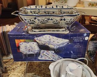 Brylane Home Kitchen" blue and white / matching hot white dishes with metal holders , to trivet or hot plates
Blue and white floral