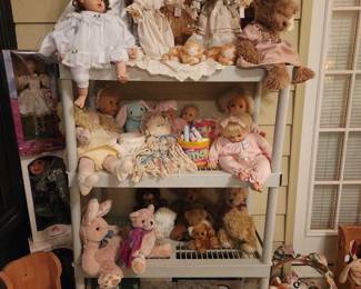 Beautiful selection of very nice quality baby dolls -porcelain & other
Lots of baby dolls for many girls at Christmas
