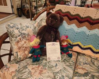 Vintage DAKIN RICHIE PLUSH BEAR SIGNED FOOT 20" SOFT & FLUFFY TEDDY CUB
Santa's Elves