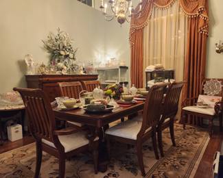 Very nice dining room table and chairs arts and crafts Style