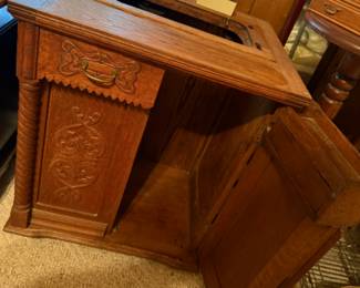 Sturdy Open Mechanism and Storage below