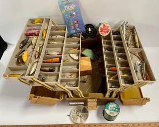 PLANO TACKLE BOX & FISHING LURES