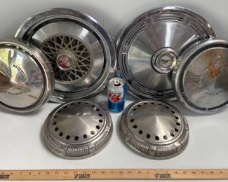 VINTAGE MUSTANG HUBCAPS