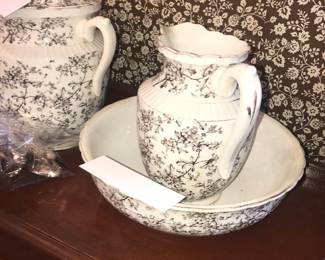 Items Located In The 4912 A Dining Room