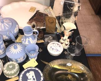 Items Located In The 4912 A Unit Living Room