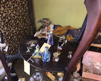 Items Located In The 4912 A 1st Bedroom