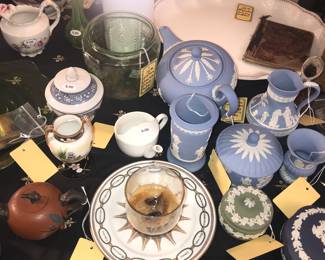 Items Located In The 4912 A Unit Living Room