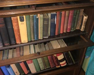 Items Located In The 4912 A 1st Bedroom