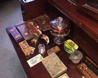 Items Located In The 4912 A Dining Room