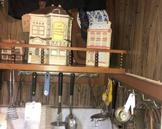 Items Located In The 4912 A Unit Kitchen