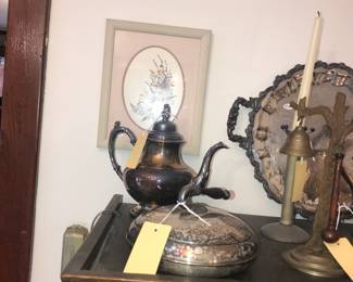 Items Located In The 4912 A Unit Living Room