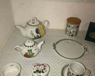 4912 Unit ~ Items Located In The Kitchen