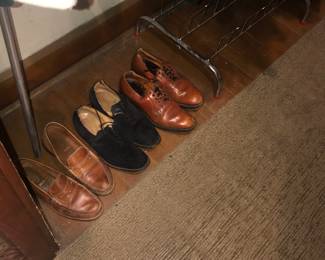 Items Located In The 4912 A Unit Hallway & Closet