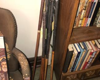 Items Located In The 4912 A Dining Room