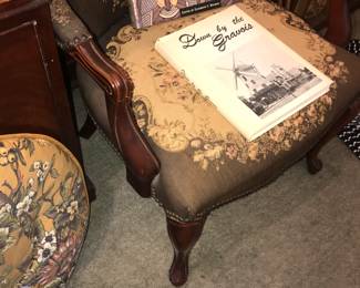 Items Located In The 4912 A Dining Room