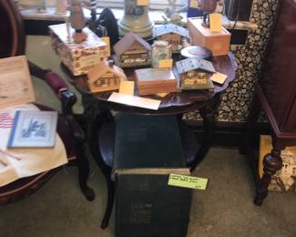 Items Located In The 4912 A Dining Room