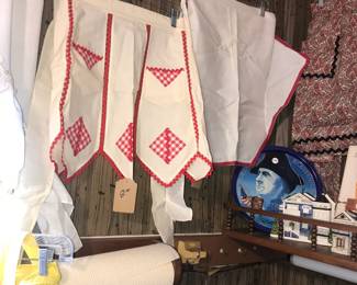 Items Located In The 4912 A Unit Kitchen