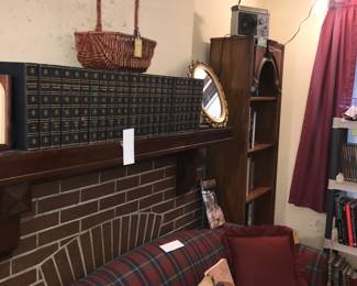 4912 Unit ~ Items Located In The Living Room