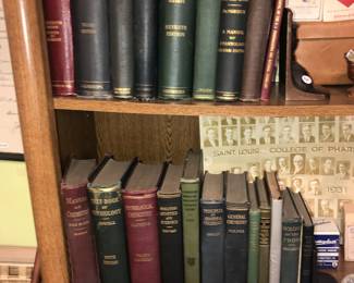 Items Located In The 4912 A 1st Bedroom