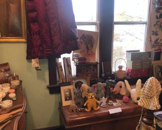 Items Located In The 4912 A 2nd Bedroom