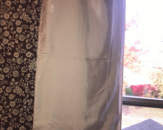 Items Located In The 4912 A Dining Room