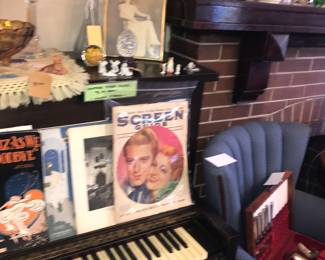 Items Located In The 4912 A Dining Room