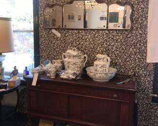 Items Located In The 4912 A Dining Room