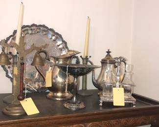 Items Located In The 4912 A Unit Living Room