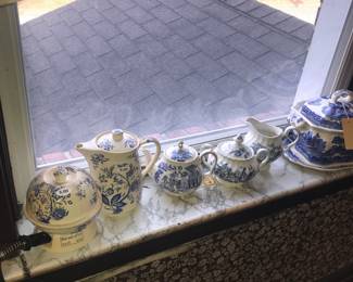 Items Located In The 4912 A Dining Room