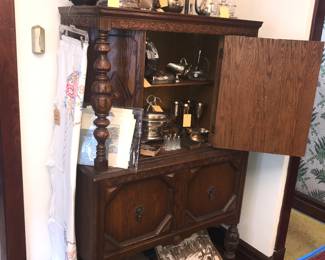 Items Located In The 4912 A Unit Living Room