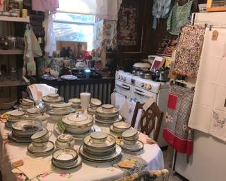 Items Located In The 4912 A Unit Kitchen