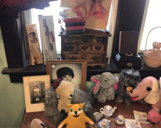 Items Located In The 4912 A 2nd Bedroom